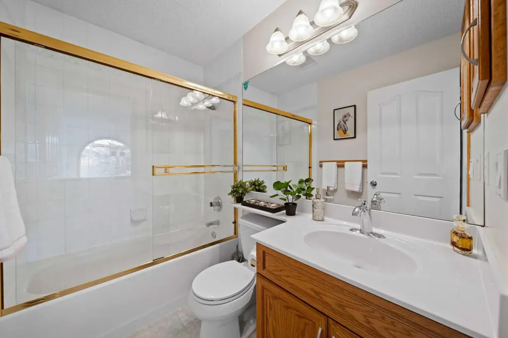 90 Riverview Circle SE Calgary AB T2C4K1