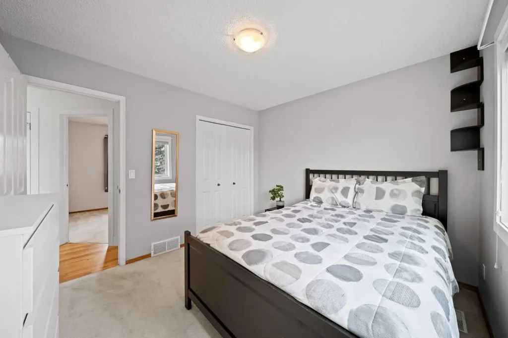 90 Riverview Circle SE Calgary AB T2C4K1