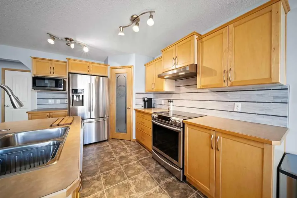 190 Brightonstone Bay SE Calgary AB T2Z4W4
