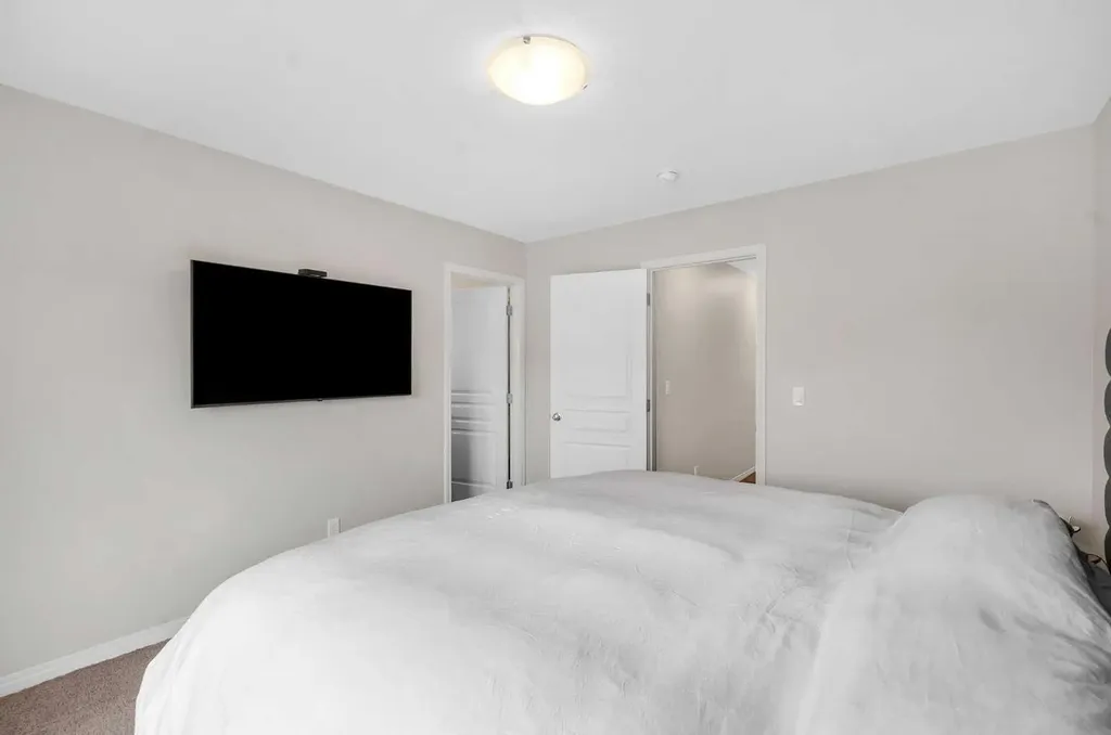 92 Legacy Glen Street SE Calgary AB T2X 3Y7