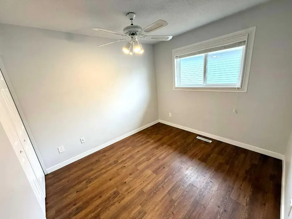 716 Bankview Drive Drumheller AB T0J0Y5