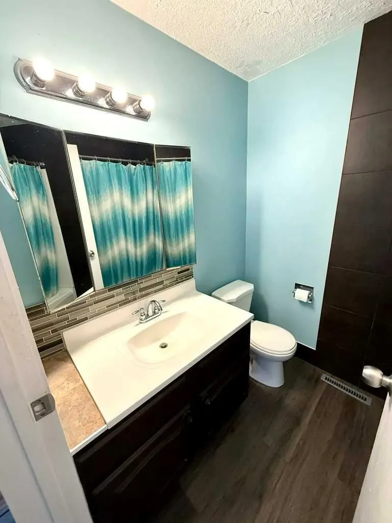 716 Bankview Drive Drumheller AB T0J0Y5