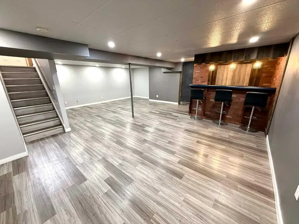 716 Bankview Drive Drumheller AB T0J0Y5