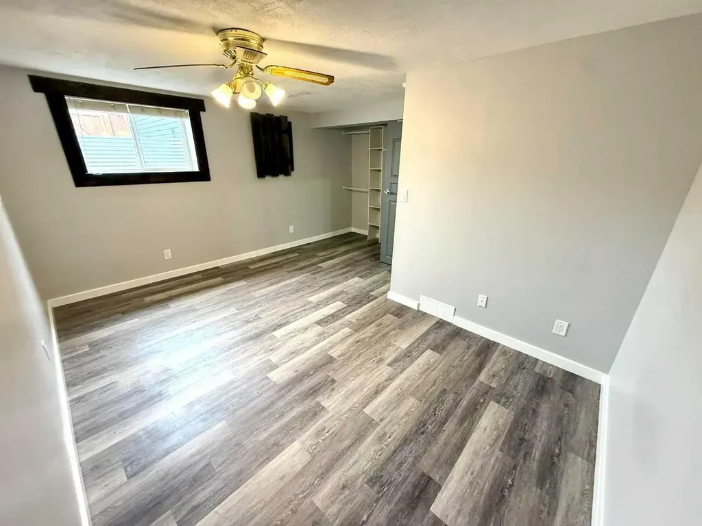 716 Bankview Drive Drumheller AB T0J0Y5