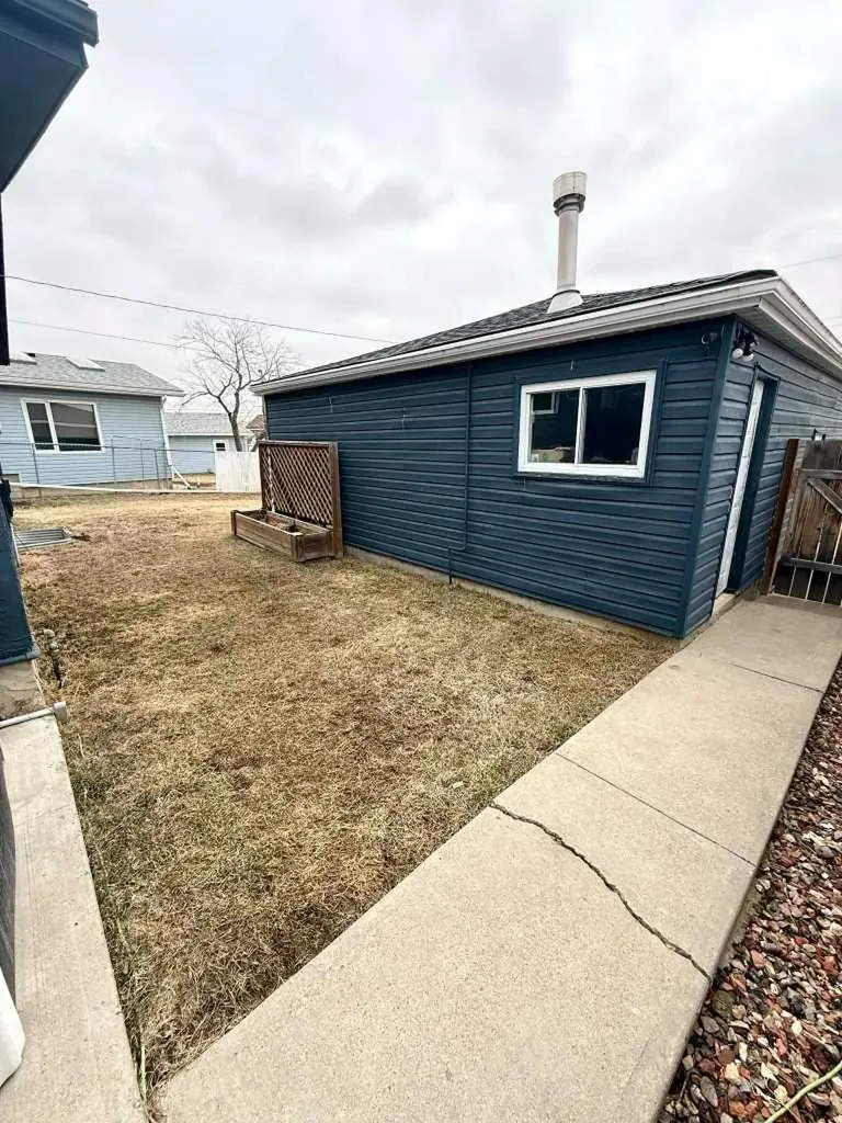 716 Bankview Drive Drumheller AB T0J0Y5