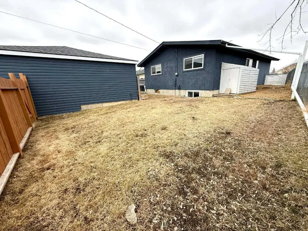 716 Bankview Drive Drumheller AB T0J0Y5