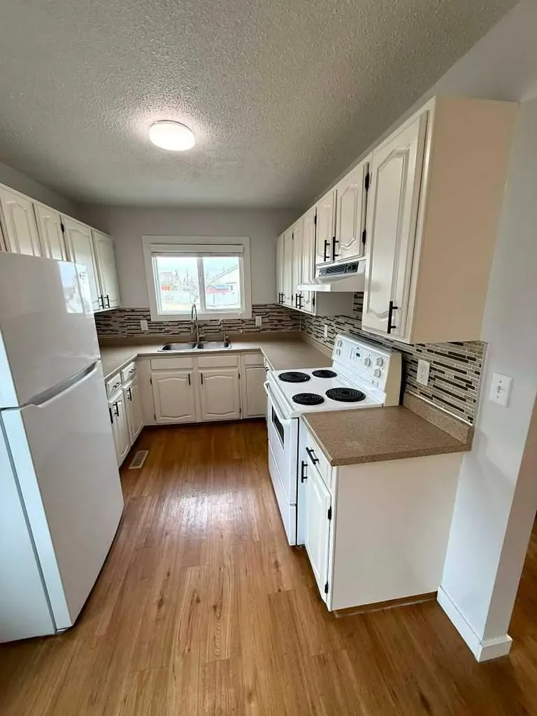 716 Bankview Drive Drumheller AB T0J0Y5