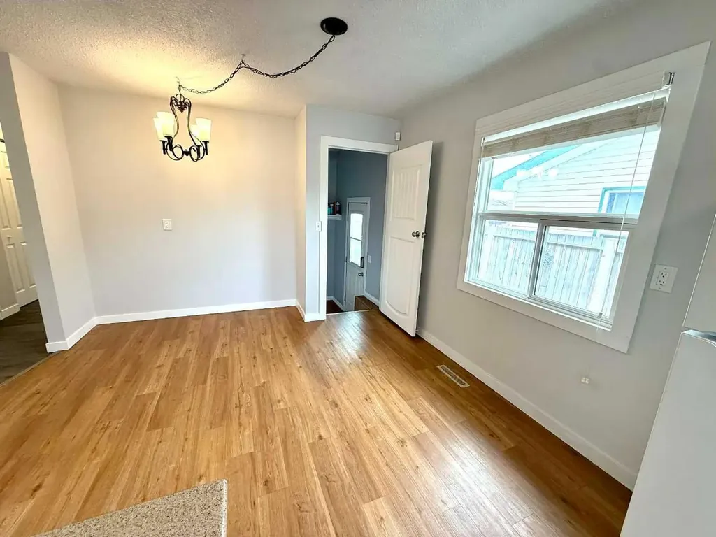 716 Bankview Drive Drumheller AB T0J0Y5