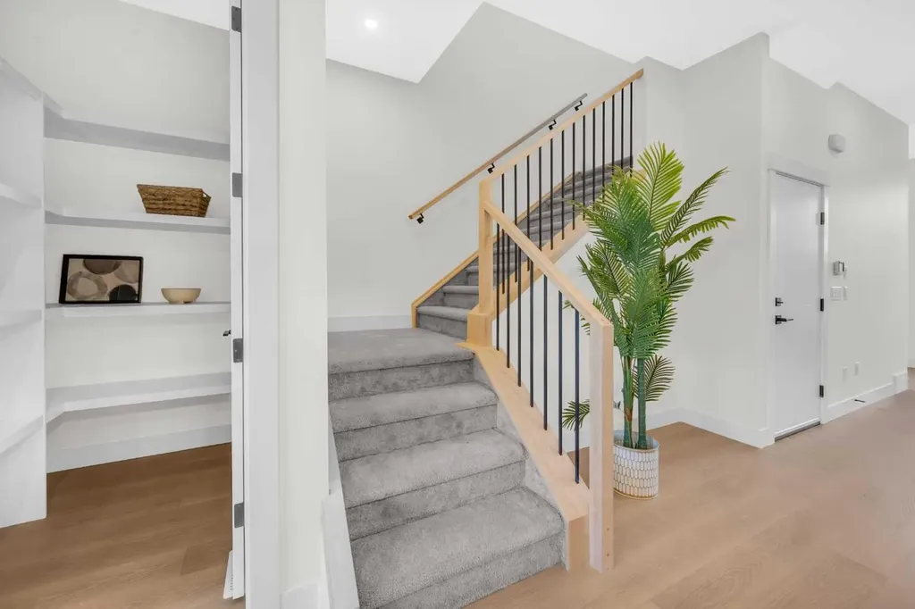 8112 & 8114 Bowness Road NW Calgary AB T3B0H6