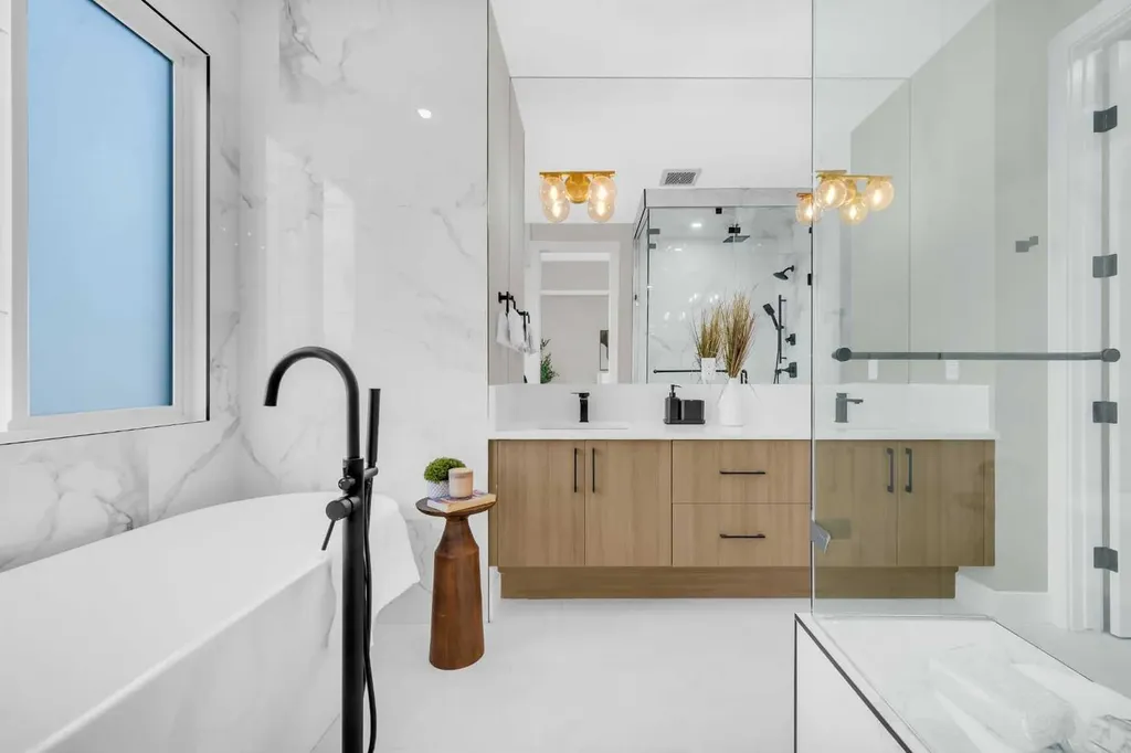 8112 & 8114 Bowness Road NW Calgary AB T3B0H6