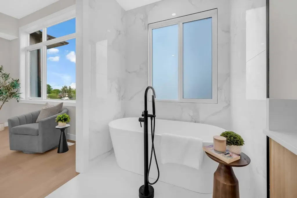 8112 & 8114 Bowness Road NW Calgary AB T3B0H6