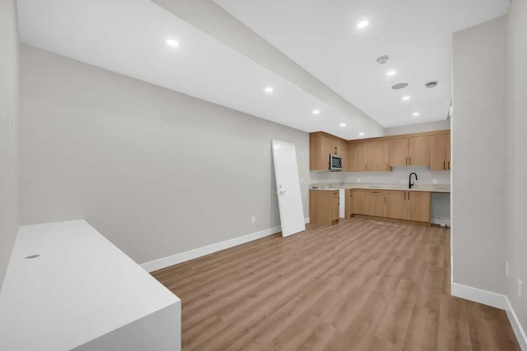 8112 & 8114 Bowness Road NW Calgary AB T3B0H6