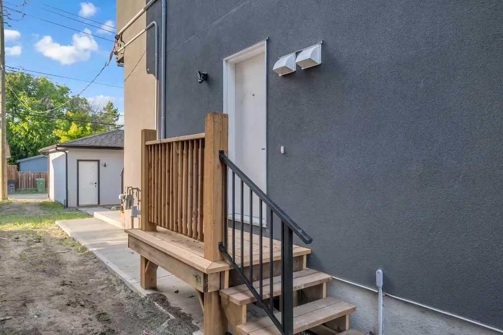 8112 & 8114 Bowness Road NW Calgary AB T3B0H6