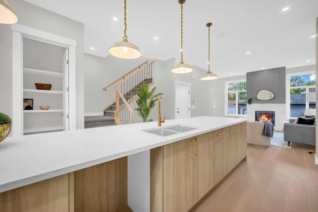8112 & 8114 Bowness Road NW Calgary AB T3B0H6