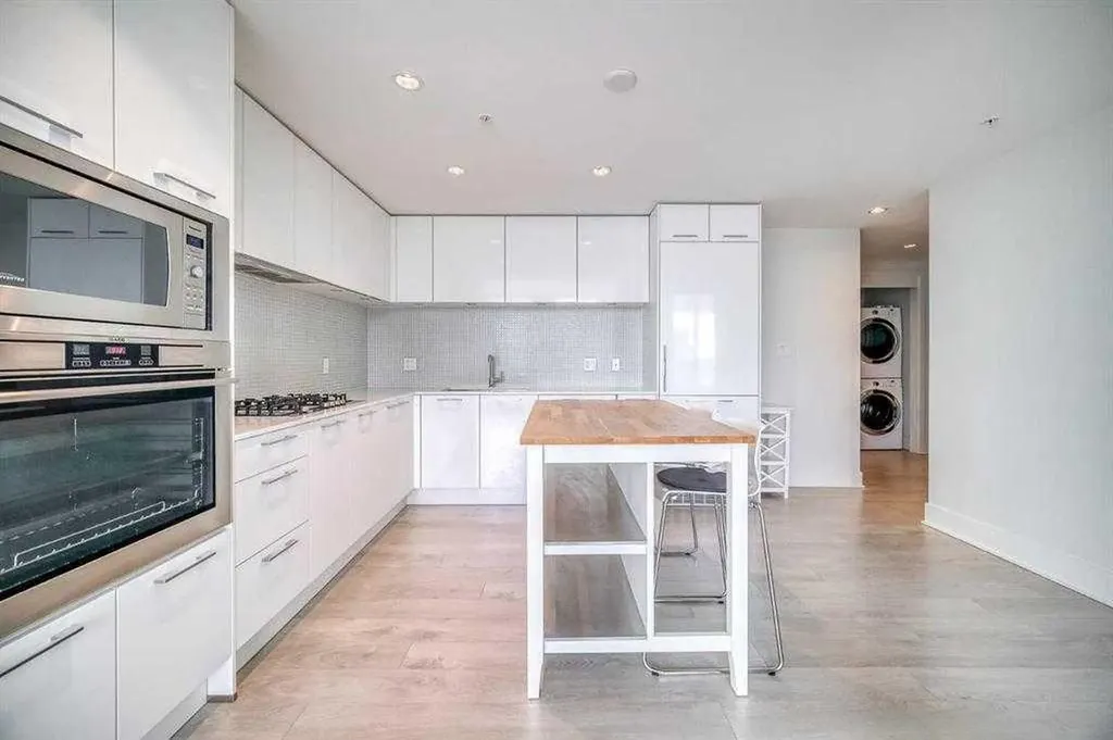 901 10 Avenue SW Calgary AB T2R 0B5