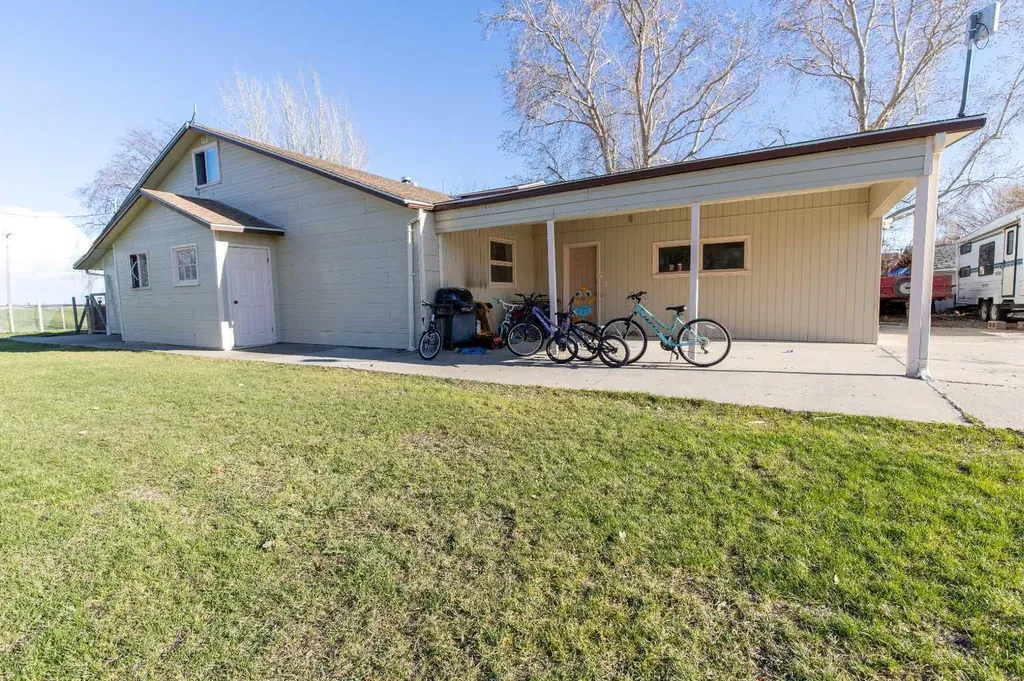 63004A Highway 5 Welling AB T0K 2N0