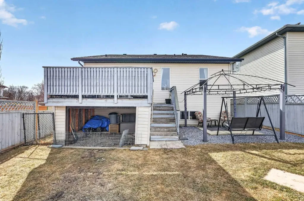76 Crystalridge Crescent Okotoks AB T1S 1V2