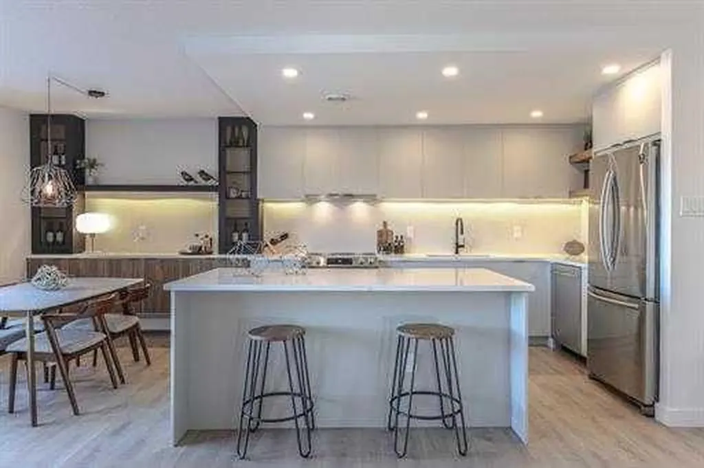 1330 15 Avenue SW Calgary AB T3C 3N7