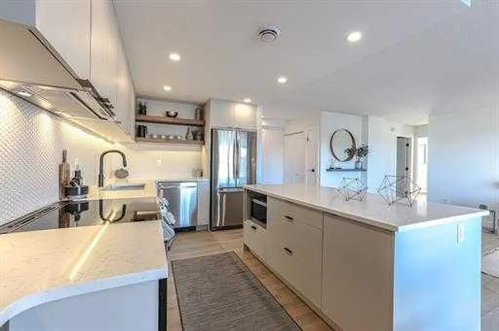 1330 15 Avenue SW Calgary AB T3C 3N7