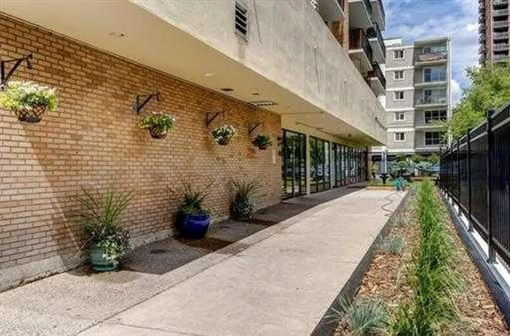 1330 15 Avenue SW Calgary AB T3C 3N7