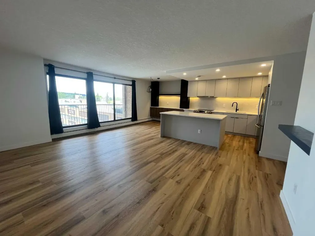 1330 15 Avenue SW Calgary AB T3C 3N7
