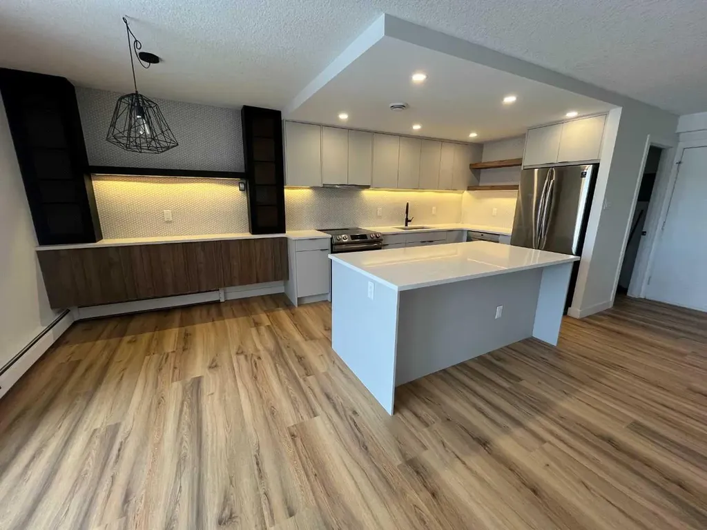 1330 15 Avenue SW Calgary AB T3C 3N7