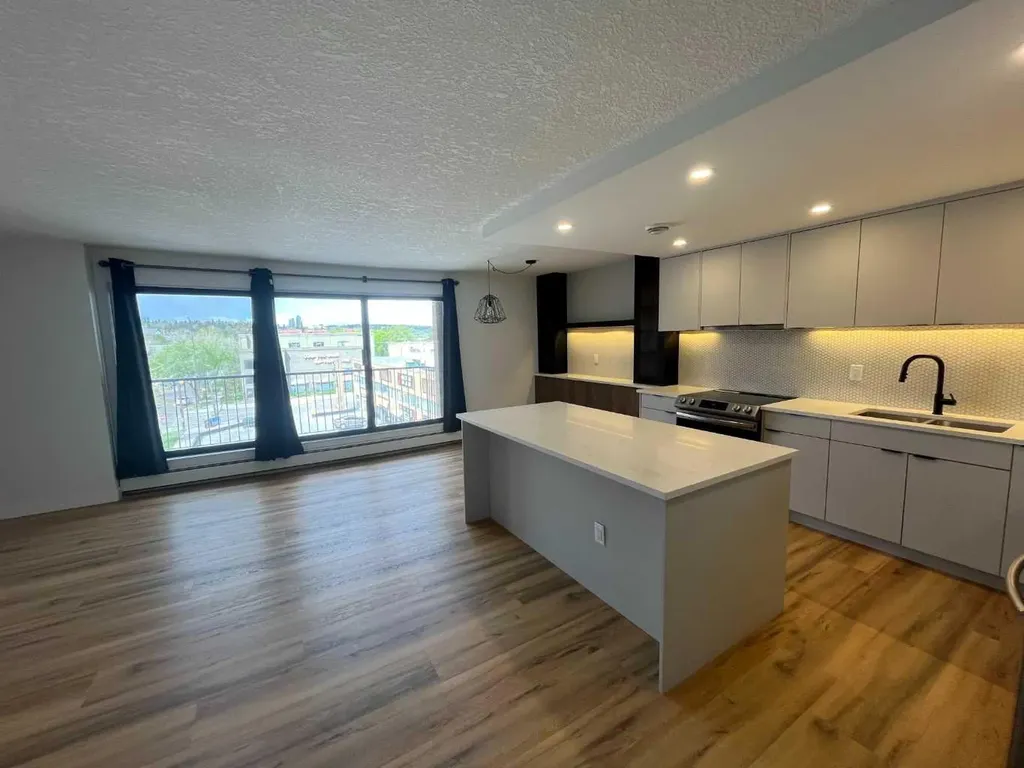 1330 15 Avenue SW Calgary AB T3C 3N7