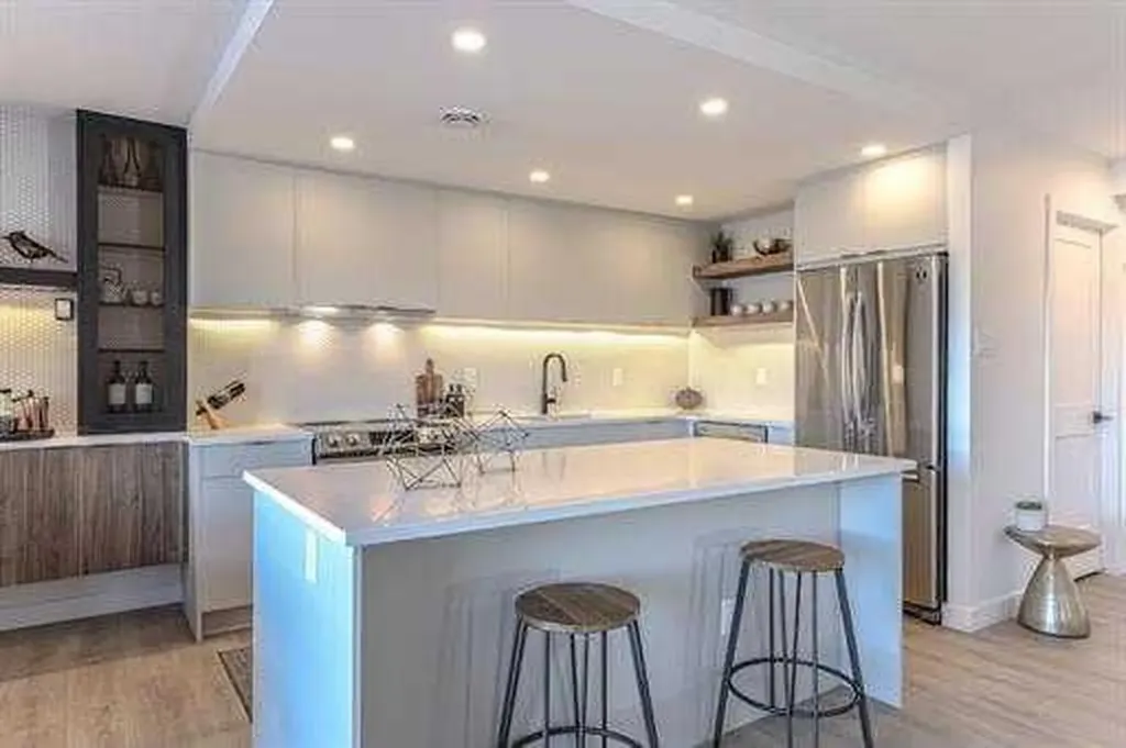 1330 15 Avenue SW Calgary AB T3C 3N7