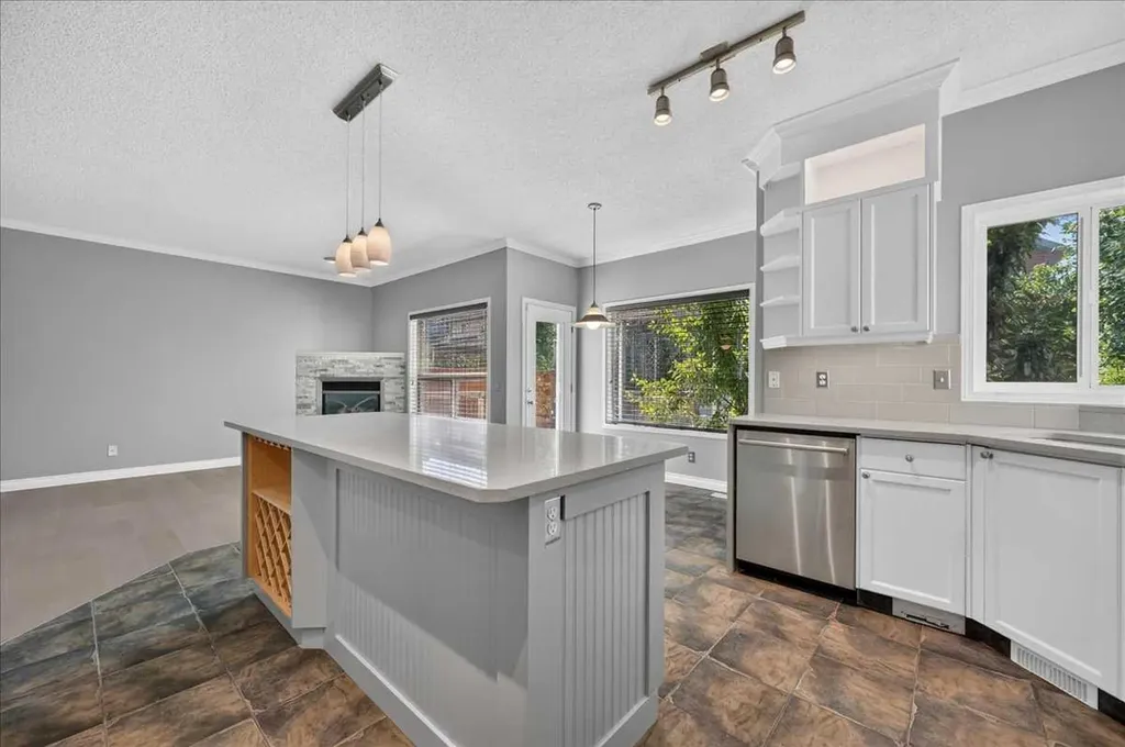 99 Evansbrooke Manor NW Calgary AB T2P 1C9