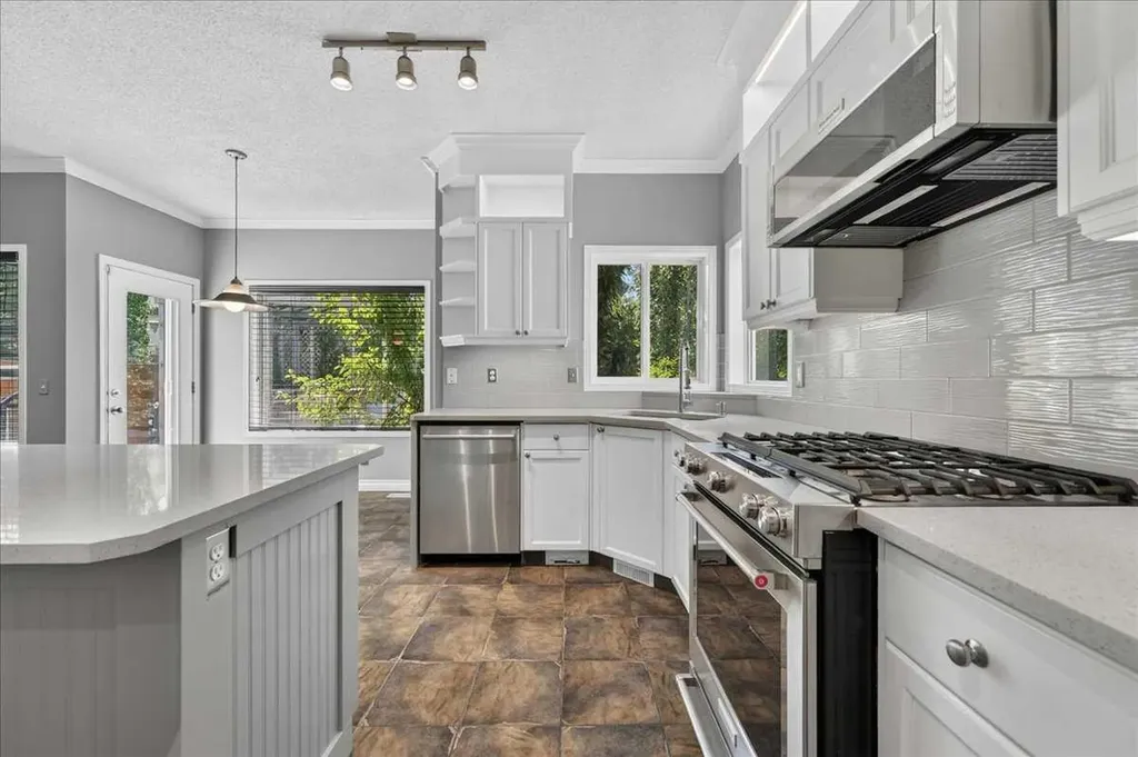 99 Evansbrooke Manor NW Calgary AB T2P 1C9