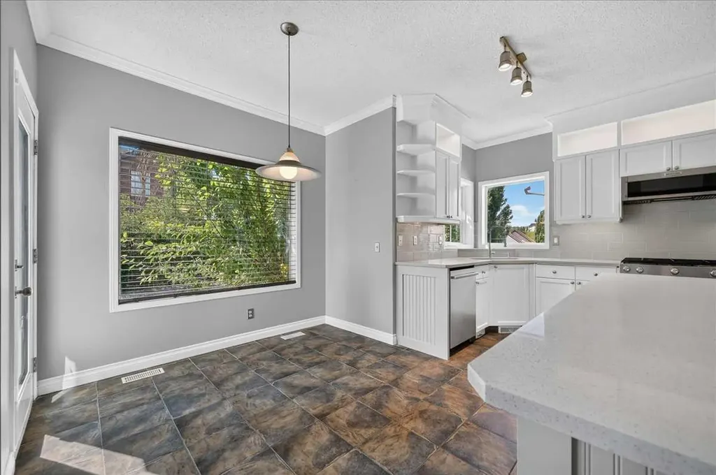 99 Evansbrooke Manor NW Calgary AB T2P 1C9
