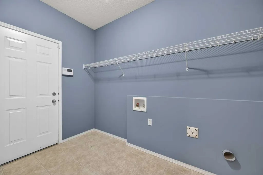 99 Evansbrooke Manor NW Calgary AB T2P 1C9