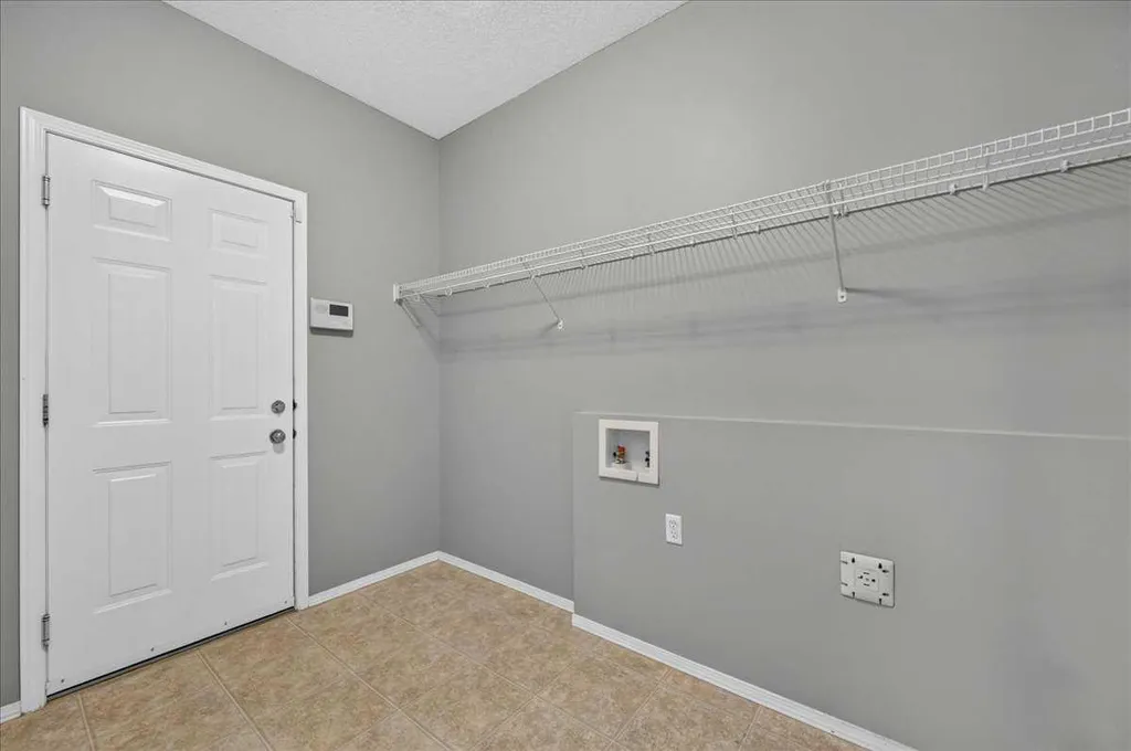99 Evansbrooke Manor NW Calgary AB T2P 1C9