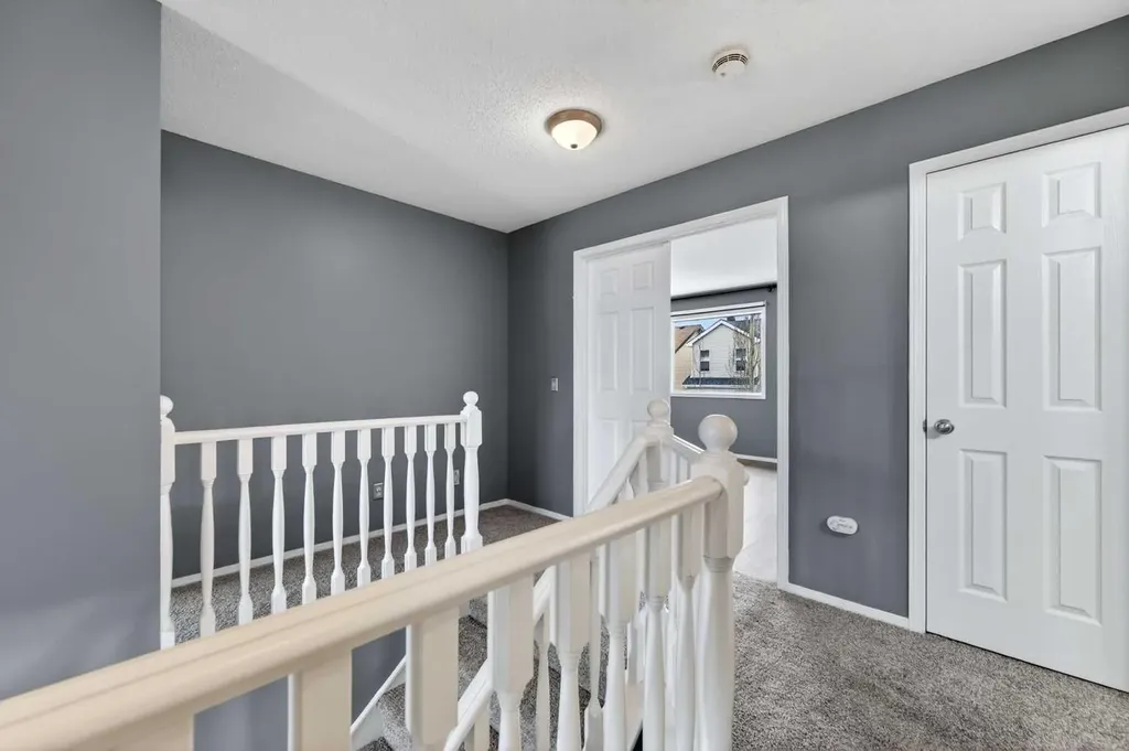 99 Evansbrooke Manor NW Calgary AB T2P 1C9