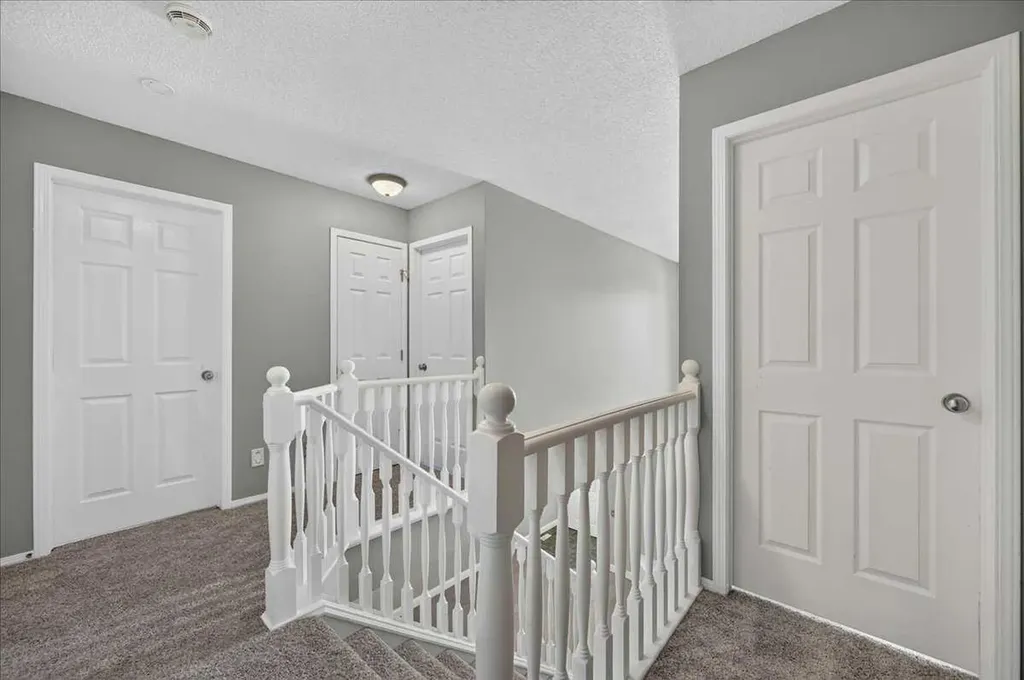 99 Evansbrooke Manor NW Calgary AB T2P 1C9