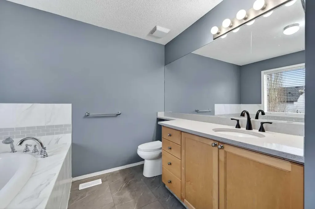 99 Evansbrooke Manor NW Calgary AB T2P 1C9