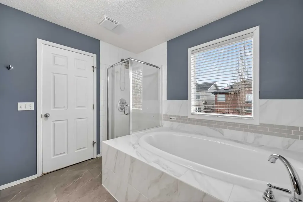 99 Evansbrooke Manor NW Calgary AB T2P 1C9