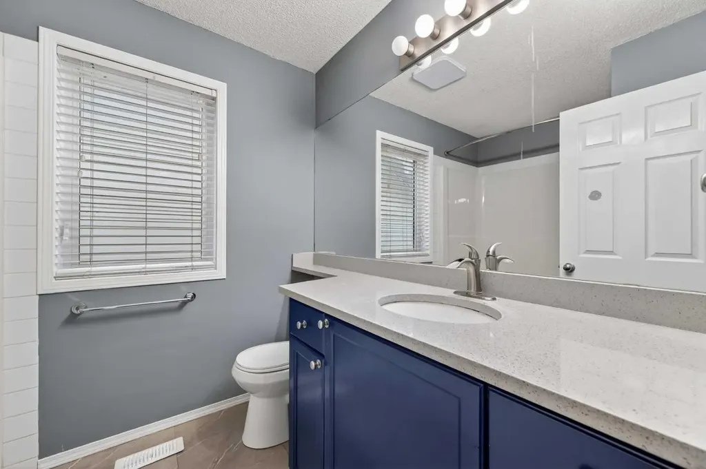 99 Evansbrooke Manor NW Calgary AB T2P 1C9