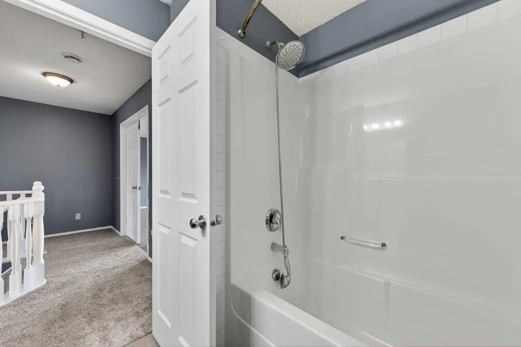 99 Evansbrooke Manor NW Calgary AB T2P 1C9
