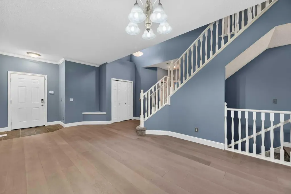 99 Evansbrooke Manor NW Calgary AB T2P 1C9