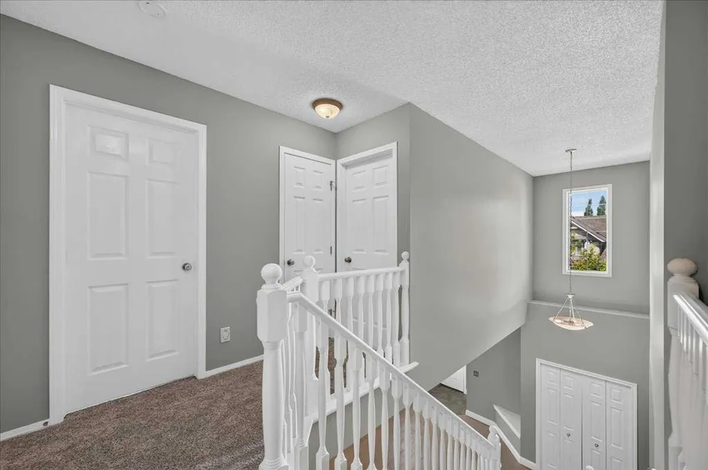99 Evansbrooke Manor NW Calgary AB T2P 1C9