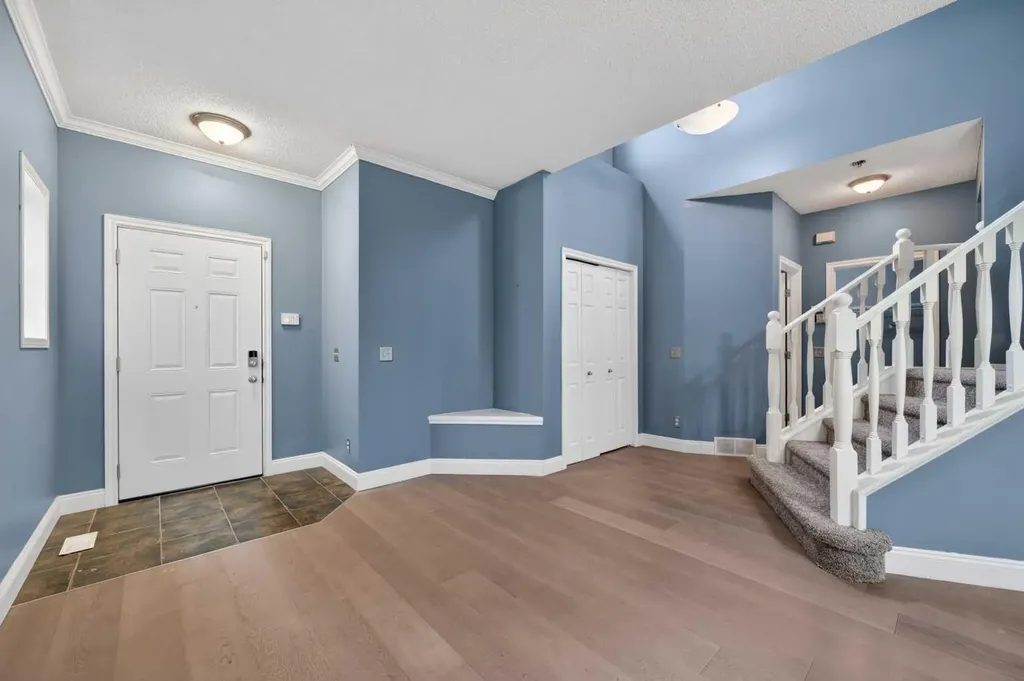 99 Evansbrooke Manor NW Calgary AB T2P 1C9
