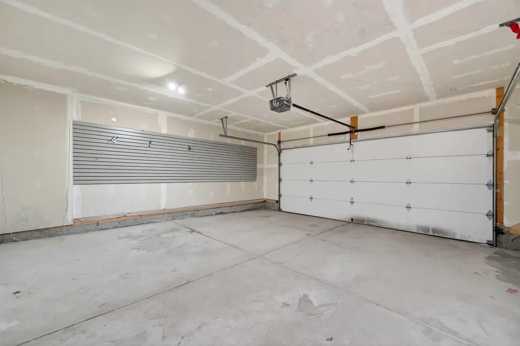 99 Evansbrooke Manor NW Calgary AB T2P 1C9