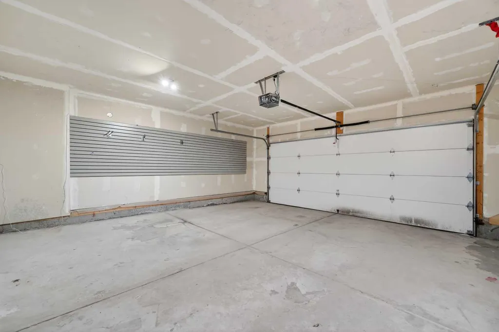 99 Evansbrooke Manor NW Calgary AB T2P 1C9