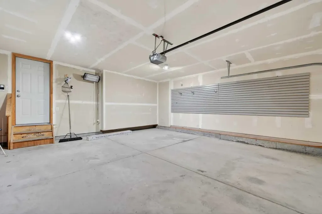 99 Evansbrooke Manor NW Calgary AB T2P 1C9