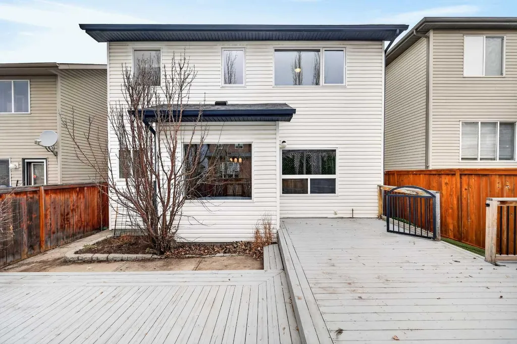 99 Evansbrooke Manor NW Calgary AB T2P 1C9