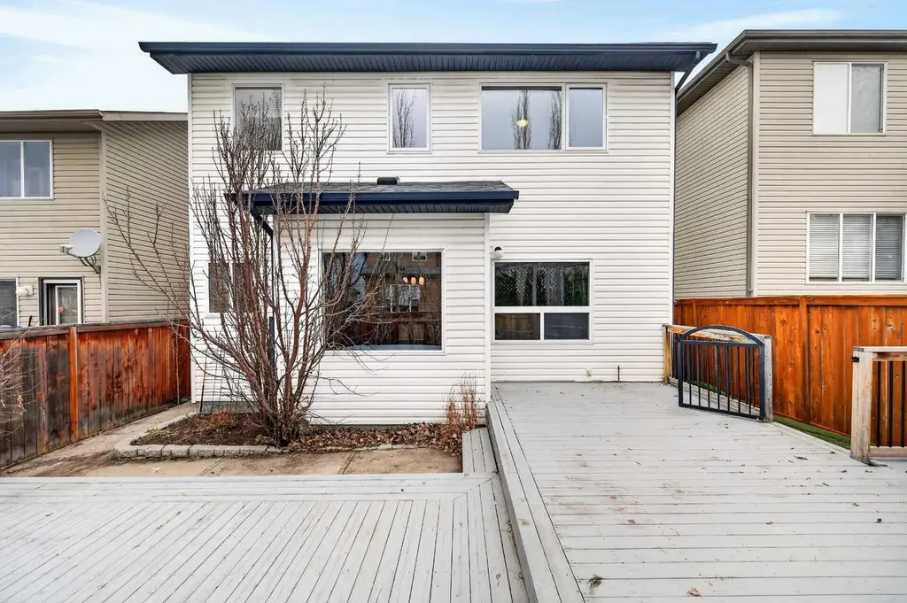 99 Evansbrooke Manor NW Calgary AB T2P 1C9