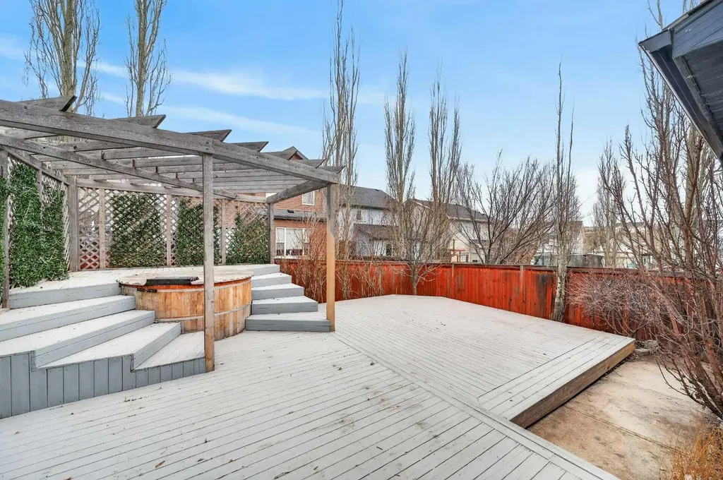 99 Evansbrooke Manor NW Calgary AB T2P 1C9