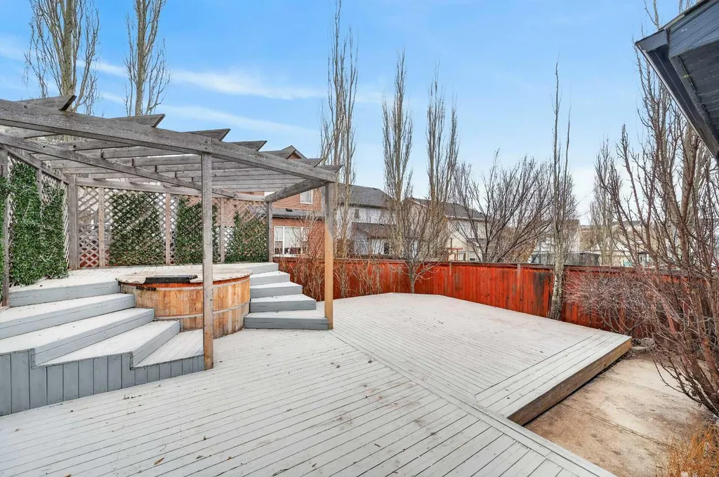 99 Evansbrooke Manor NW Calgary AB T2P 1C9