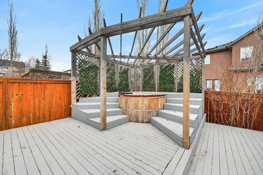 99 Evansbrooke Manor NW Calgary AB T2P 1C9